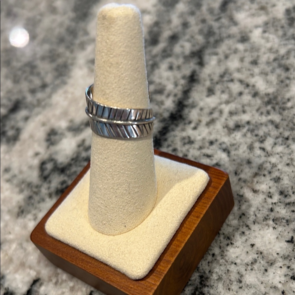 Chic Silver Ring With Turquoise Accent - image 3